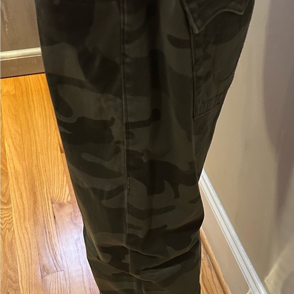 Woman's True Religion Camouflage Jeans - Picture 9 of 10